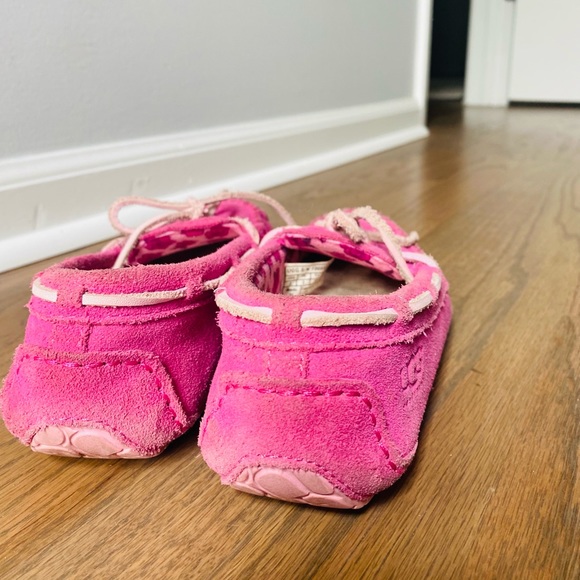 UGGS Ryder Rose Genuine Sheepskin Moccasin 3 Big Kids Shearling Slipper - Picture 4 of 9